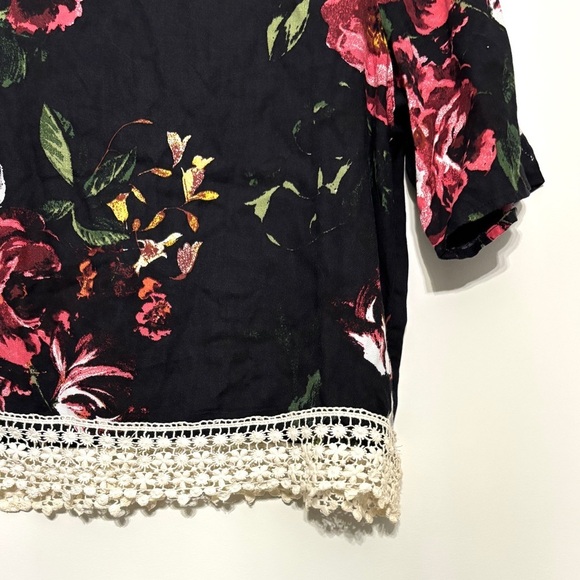 Abercrombie & Fitch Women's Size M Crop‎ Top Lace Hem Bold Flower Print Y2K - Picture 4 of 6